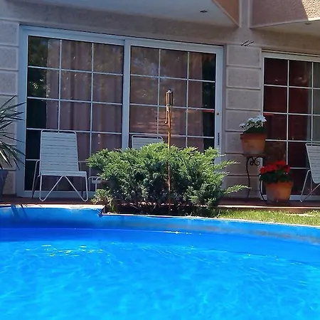 Aloha With Pool Скопье